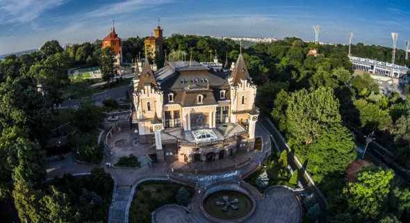 Київський академічний театр ляльок із 2005-го має своє "казкове" приміщення