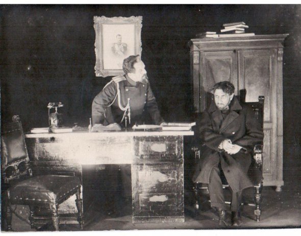 На фото - сцена з вистави "Гріх" Володимира Винниченка, 1920 рік