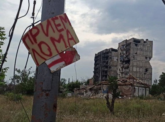 Росіяни перетворили Маріуполь на Донеччині на місто привид. Містяни виживають у повній розрусі