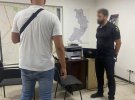 В Одесі затримали двох осіб, які допомагали чоловікам призовного віку незаконно виїжджати з України