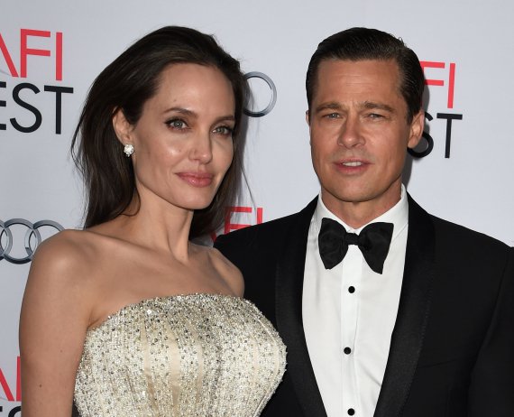 Голливудская актриса Анджелина Джоли обвинила коллегу и уже бывшего мужа Брэда Питта в физическом насилии