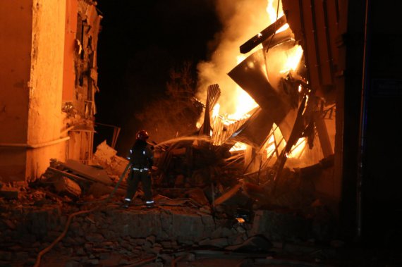 Російські окупанти 17 серпня влучили у триповерховий будинок на Салтівці у Харкові, попередньо – "Іскандером". Сім людей загинули, 17 – поранені, серед них – 11-річна дитина