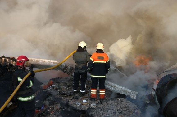 Наслідки сьогоднішнього вранішнього ракетного обстрілу Харкова, внаслідок якого загинула 52-річна жінка