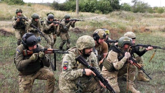 Ситуація на Донбасі залишається напруженою на всіх напрямках