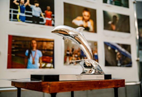 Ferrexpo передала награду Каннского фестиваля боксеру-чемпионке Анне Охоте