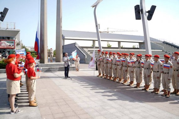 Российские оккупанты провели "праздник" на Площади Свободы во временно захваченном Мариуполе.