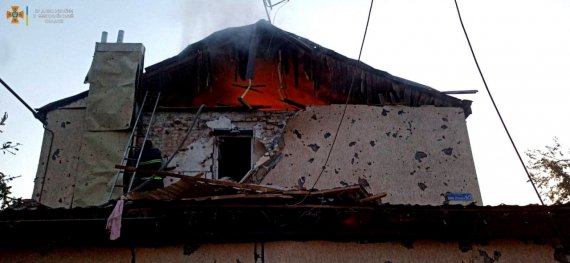 Фото дома в Новом Буге Николаевской области, который пострадал от утренних вражеских обстрелов