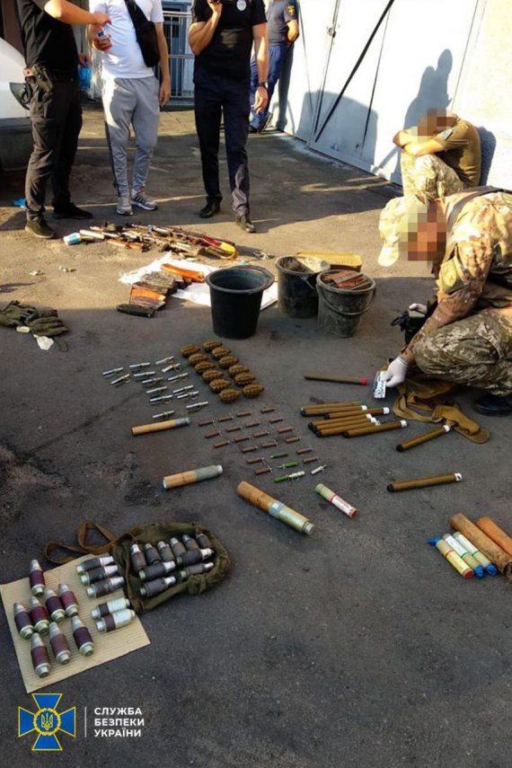 Сотрудники Службы безопасности ликвидировали два мощных канала нелегальной переправки оружия на территорию Киева.