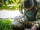 Захисники й захисниці, які тримають Україну