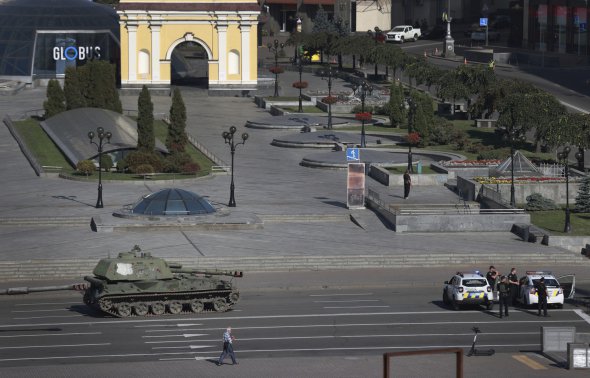 Через побоювання ударів у центрі Києва у День незалежності не було скупчення людей. А замість параду було спалено російську військову техніку 