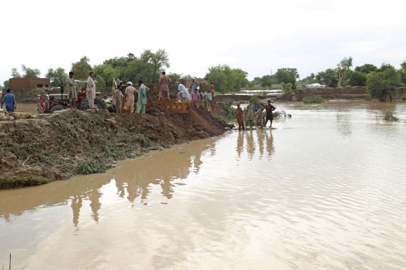 Смертоносное наводнение в Пакистане унесло жизни десятков людей
