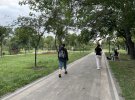 С сетрой Богдана Кротевича, начальника штаба полка "Азов", Сандрой Кротевич встречаемся в парке "Киото" в Киеве