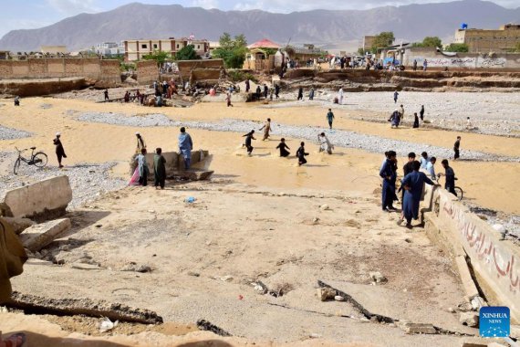 В Пакистане в результате наводнений, вызванных обильными осадками, за последние сутки погибли по меньшей мере 45 человек