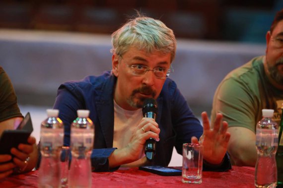 Министр культуры и информационной политики Александр Ткаченко против закрытия музея российского писателя Михаила Булгакова.