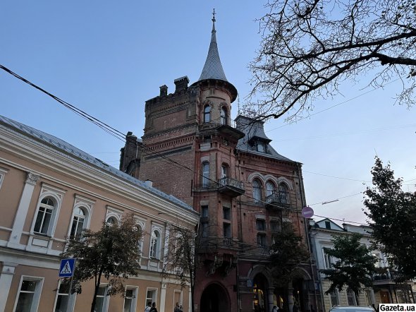 Дом Подгорского — усадьба на улице Ярославов Вал, 1. Ее часто путают с стоящим рядом домом барона Штейнгеля