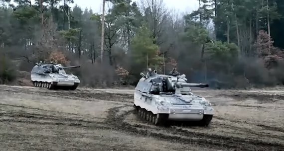 Германия передала Украине самоходные артиллерийские установки Panzerhaubitze 2000 года.