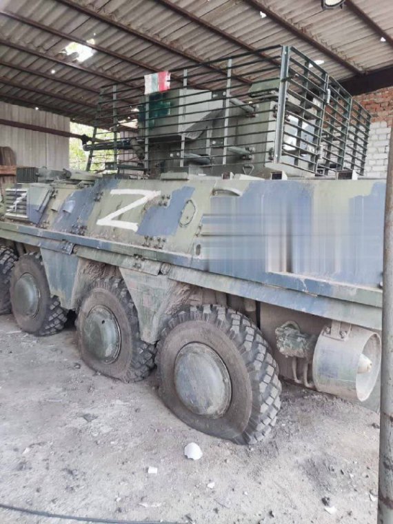 Українські бійці "перетрофеїли" БТР-4Е в Харківській області, який ще в березні захопила російська армія