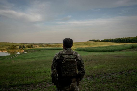 Президент Украины Владимир Зеленский показал новые фото военной Украины