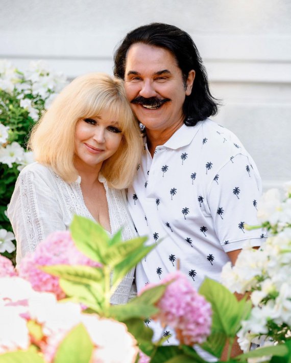 Народний артист Павло Зібров знявся у ніжній фотосесії разом з дружиною Мариною і донькою Діаною