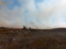 После обстрелов в Николаевской области спасатели тушат пожары