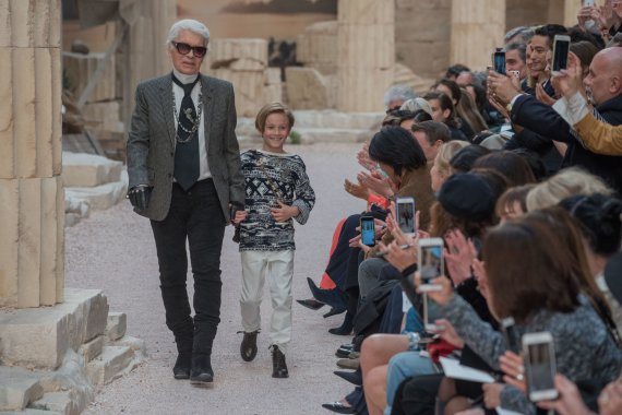 9 вересня німецький дизайнер, колишній креативний директор Chanel Карл Лагерфельд святкував би 89 років