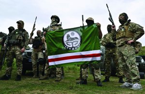 Чеченскі воїни розгорнули свій національний прапор в боротьбі за Україну