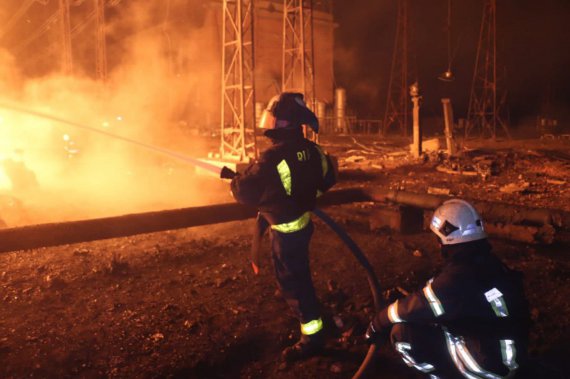 Рятувальники майже всю ніч локалізовувли масштабну пожежу після російських ракетних ударів на Харківщині