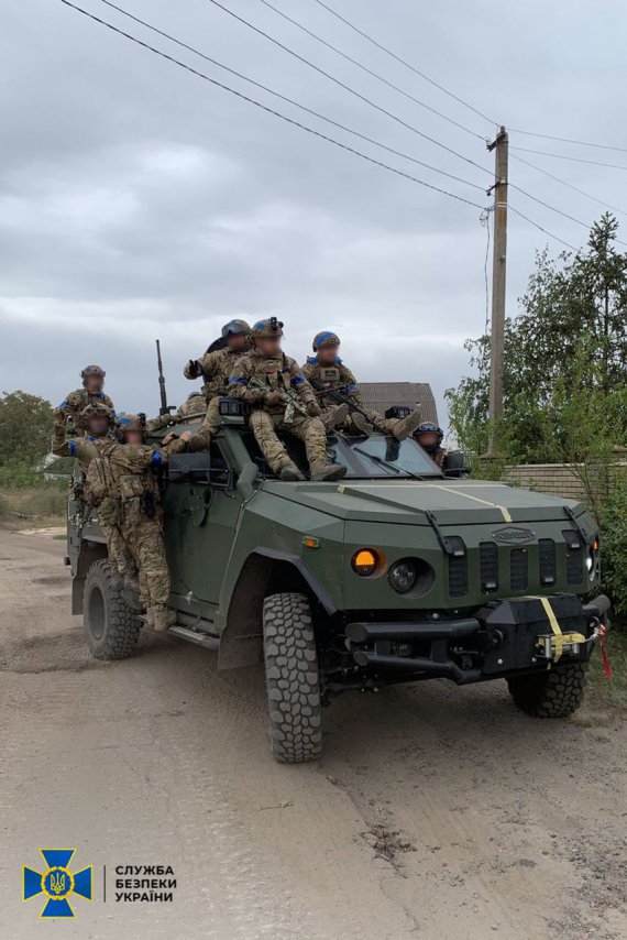 ЗСУ  уже в Ізюмі на Харківщині. Росіяни бігли так, що полишали техніку й арсенали боєприпасів