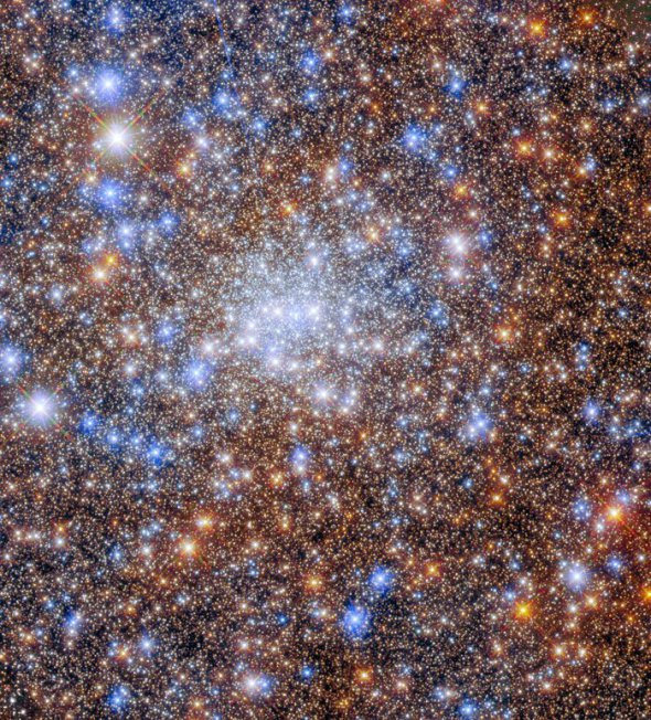 Зоряне скупчення поблизу центру нашої галактики. 