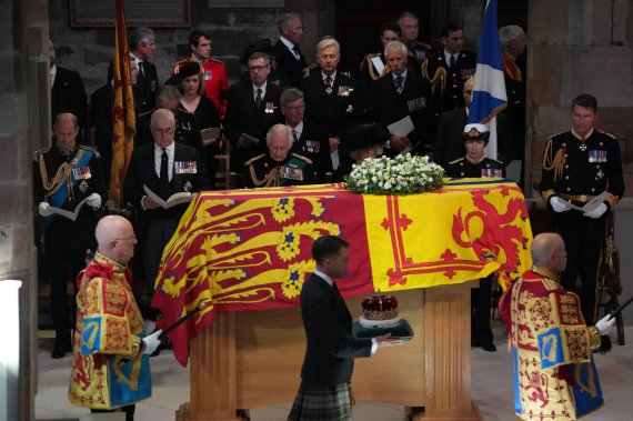 Члени королівської родини зібралися у Шотландії на службі на честь королеви Великої Британії Єлизавети ІІ