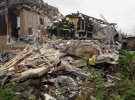 Рятувальники розбирають завали на пошкоджених об'єктах Харківщини