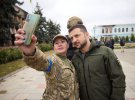 Президент Володимир Зеленський приїхав у звільнений від окупатів Ізюм на Харківщині