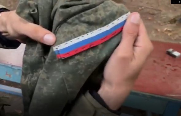 Українські прикордонники показали відео із захоплених російських позицій та  амуніцію окупантів.