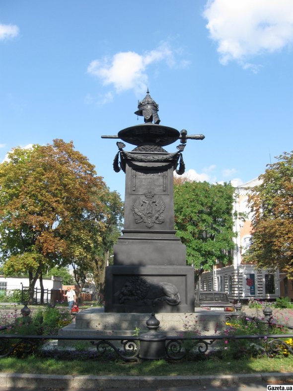 Так выглядел памятник на месте отдыха Петра I в сентябре 2009 года