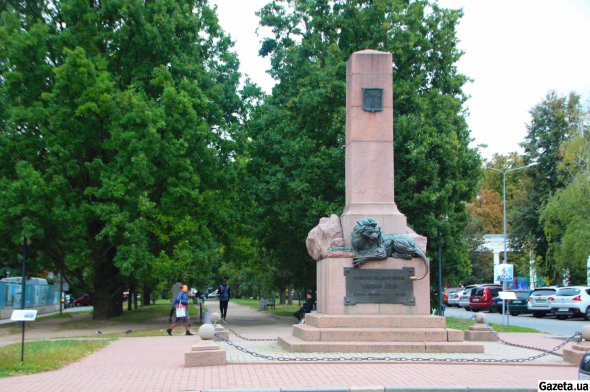 Експерти Мінітерства культури та інформаційної політики України радять місцевій владі Полтави прибрати з публічного простору три пам'ятники, пов'язані з Полтавською битвою - як такі, що несуть російську пропаганду
