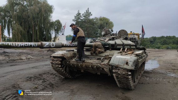 Російські військові, тікаючи з Ізюма на Харківщині, залишили після себе безлад