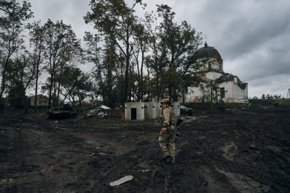 Це - Свято-Троїцький храм, на його території окупанти зробили шпиталь