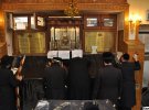 Хасиди моляться на могилі свого праведника равина Нахмана в Умані на Черкащині. Цьогоріч тут очікують приїзду 10 тисяч паломників. Місто і віряни готуються відзначати юдейський Новий рік. Він припадає на 25-27 вересня.