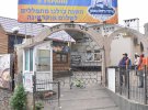 На вході до могильного комплексу рабина Нахмана в Умані на Черкащині прикріпили банер "Молимося за мир в Україні". Сюди щороку приїздять десятки тисяч паломників-хасидів на святкування юдейського Нового року і вшанувати свого духовного наставника. Цьогоріч Рош га-Шана припадає на 25-27 вересня.