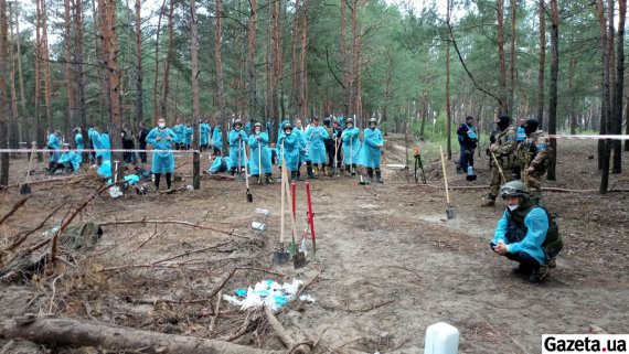 В Ізюмі продовжується ексгумація містян, які загинули під час російської окупації міста. Наразі відомо про щонайменше 500 тіл