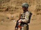 Штурмовий підрозділ морської піхоти відпрацьовує вміння досконалого володіння зброєю