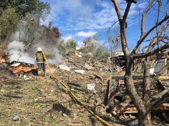 Внаслідок ракетного удару по Чугуївському району на Харківщині зруйновано приватні житлові будинки