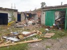 Убегая из Изюма, русские солдаты бросили личные вещи: кирзовые сапоги, шапки-ушанки и другое обмундирование, которое, кажется, мало изменилось со времен СССР