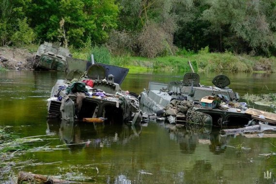 Російська військова техніка у воді. 