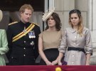 Принц Гарри с принцессами Евгенией и Беатрис в Букингемском дворе, Лондон, июнь 2015 года.