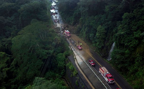 В Коста-Рике упал в пропасть пассажирский автобус