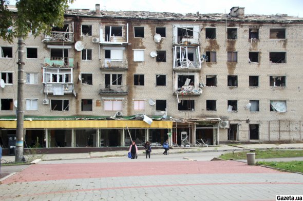 Розбомблений та випалений Ізюм показує, як насправді виглядають "піклування" та "захист" Росії