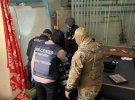 Россияне устроили пыточные в подвале вокзала и магазина