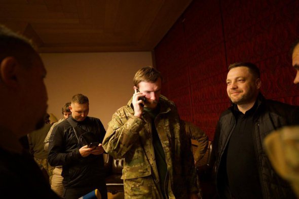 Звільнені з полону "азовці" перебувають в Туреччині