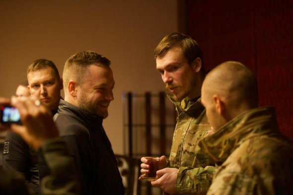Звільнені з полону "азовці" перебувають в Туреччині